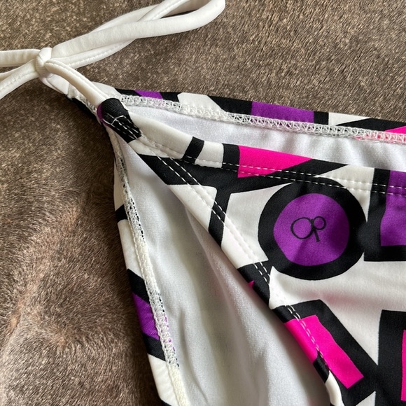 oP Side Tie Triangle Bikini Bottom - Picture 2 of 4